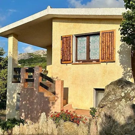 Holiday home I Bilocali Di Via Ginestre, Rena Majore