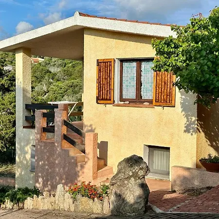 Holiday home I Bilocali Di Via Ginestre, Rena Majore